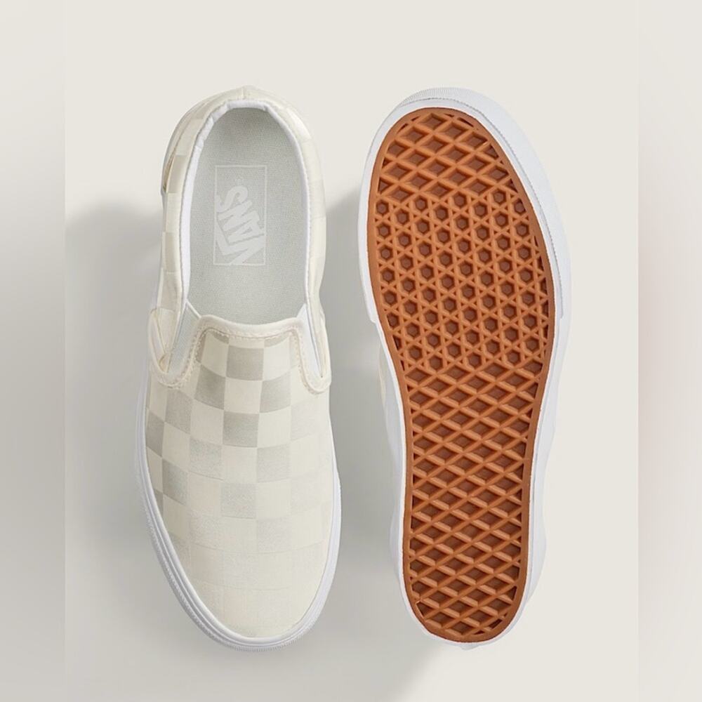 NEW VANS CHECKERED STACKFORM PLATFORM SLIP ON SHINY SATIN IVORY CHECKERED SZ 7 - Picture 2 of 11